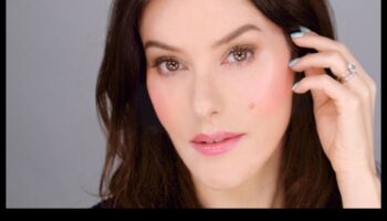 أحمر الخدود بدون مجهود: تحقيق توهج وردي باستخدام تقنيات الماكياج الطبيعية