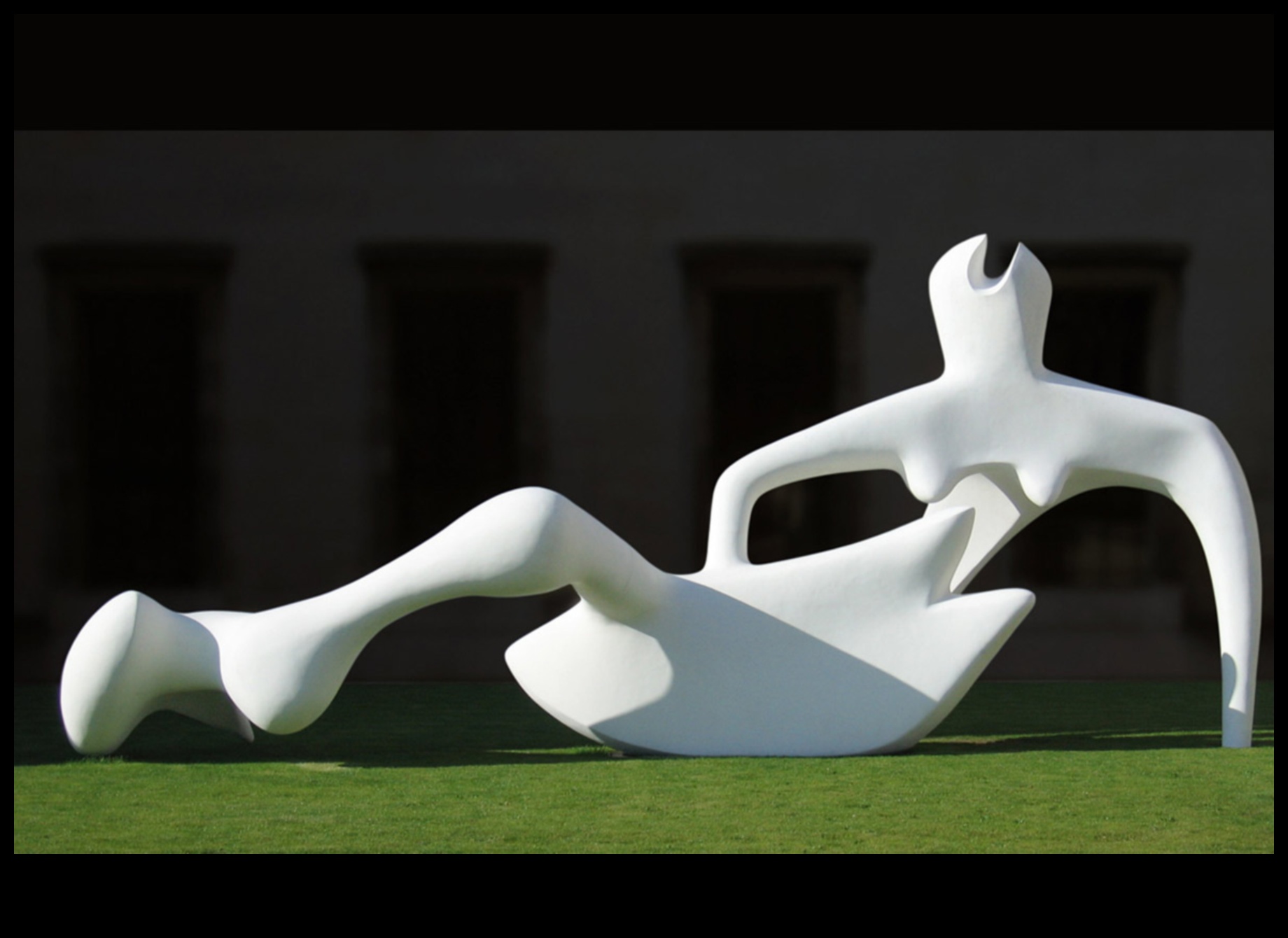 تفكيك الحدود: الفن المفاهيمي في القرن الحادي والعشرين