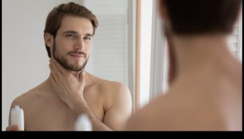 العناية بالبشرة للرجال: تخصيص الإجراءات الروتينية للبشرة الذكورية