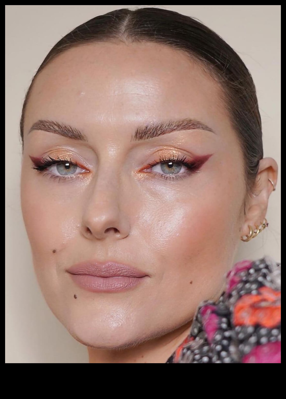 أعجوبة معدنية: دمج ظلال العيون المعدنية في مظهرك